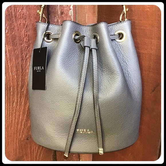 ❌SOLD❌Furla Vitello bucket bag - Picture 2 of 9